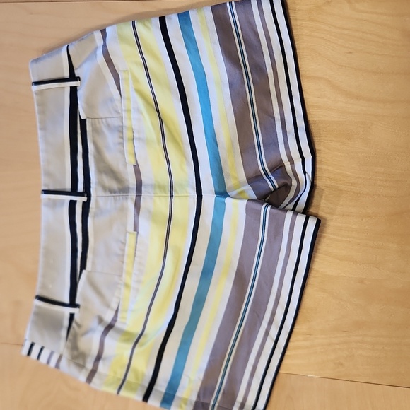 Loft- Striped Women's Shorts- Size 0 - Picture 4 of 4